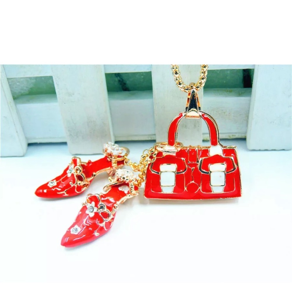NWT HANDBAG NECKLACE